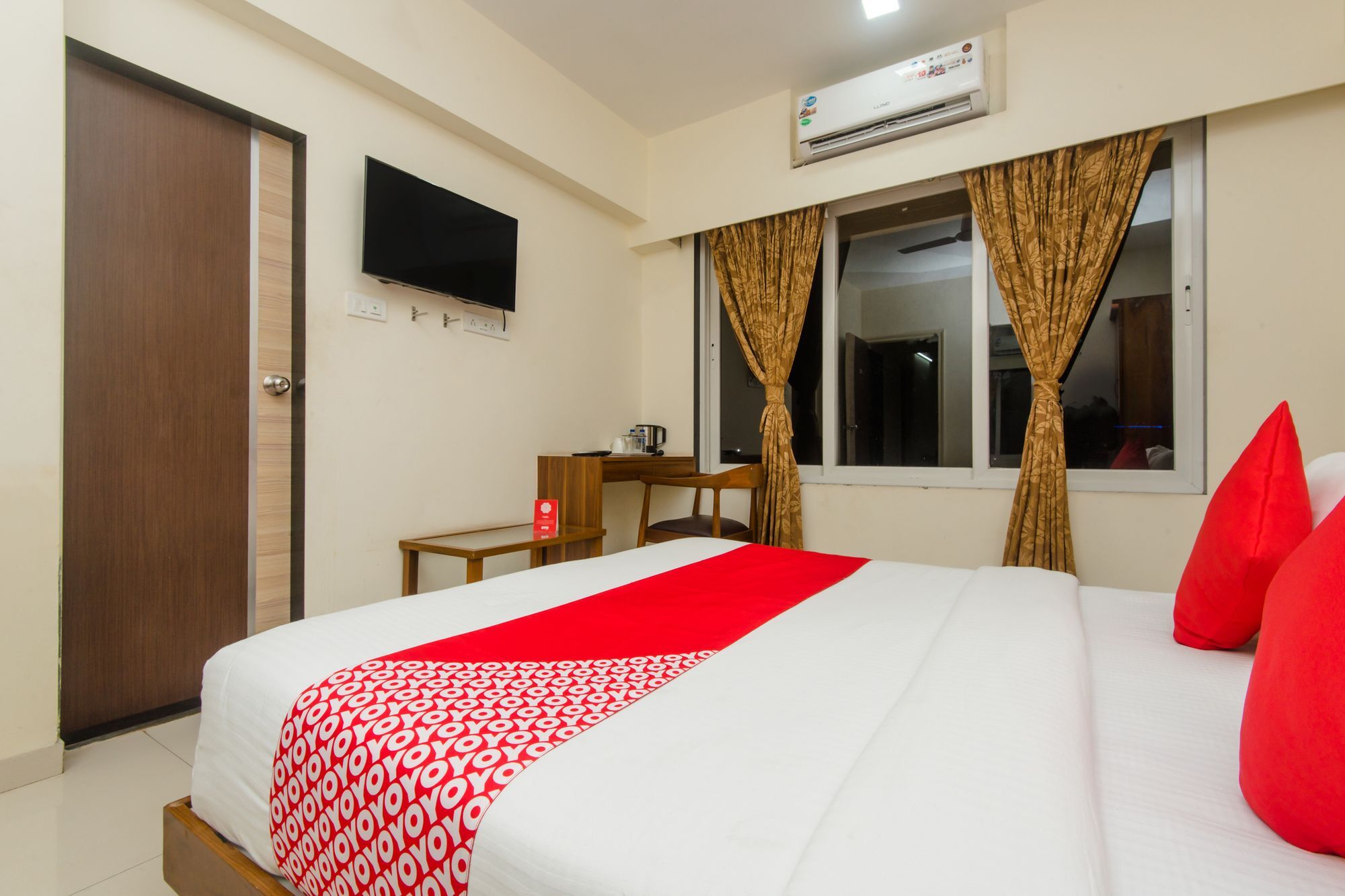 Oyo 11441 Hotel Blue Bells Residency Mumbai Exterior photo