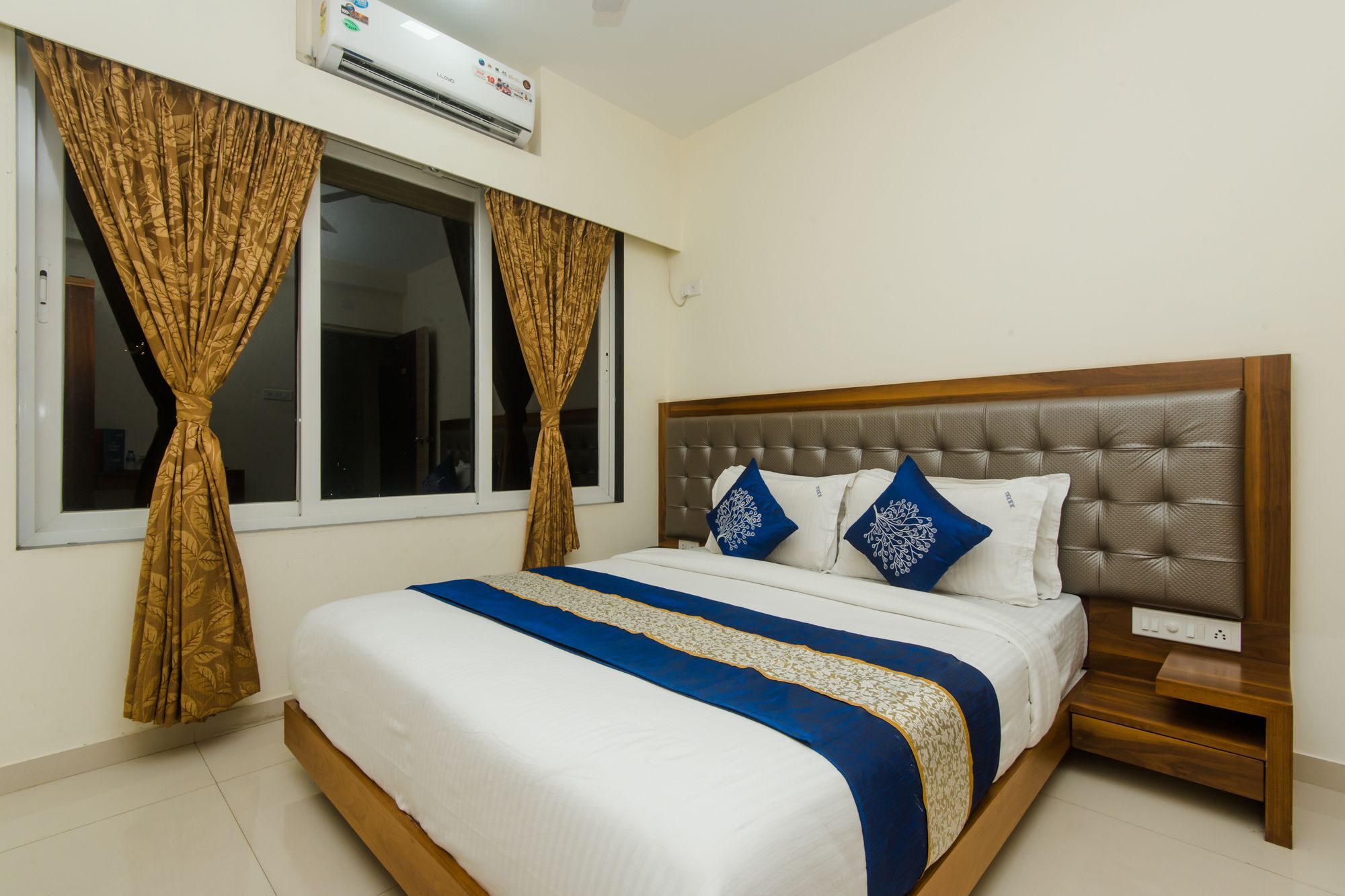 Oyo 11441 Hotel Blue Bells Residency Mumbai Exterior photo